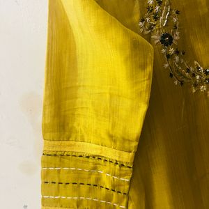 Kurti with thread embroidery