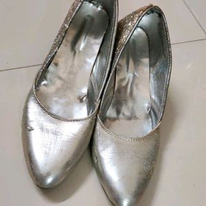 Combo Of 2 Jutti & Silver Heels 👠