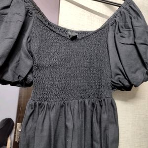 Black balloon sleeves dress