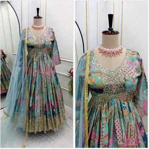 New Standard Beautiful Pakistani Poshaq Dresses