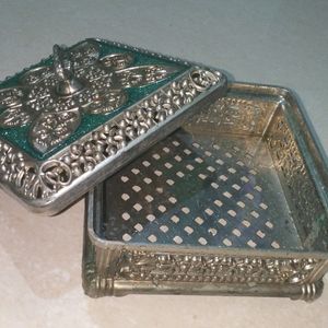 METAL HANDICRAFT ANCIENT STYLE CONTAINER