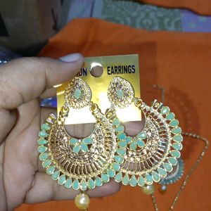 Trending Pendant Necklace Set With Maag Tika