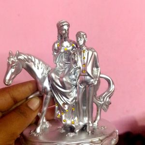 Showpiece Couple Statue