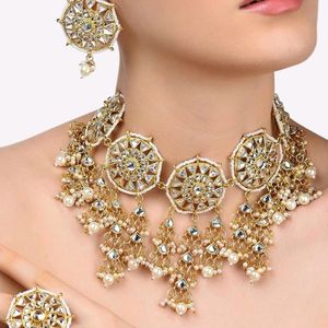 145. Zaveri Pearls Kundan Set