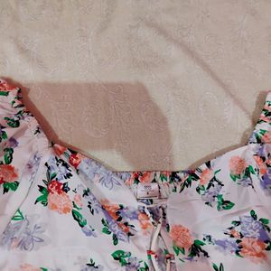 Floral Puffed Sleeves Top