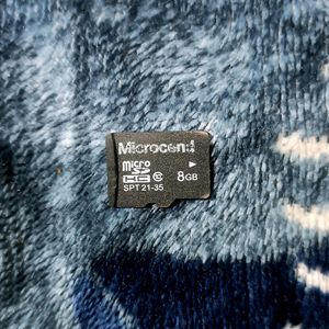 • 8 GB MEMORY CARD