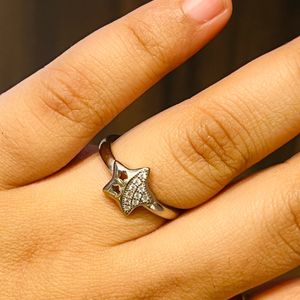 Star shaped silver Stoned ring