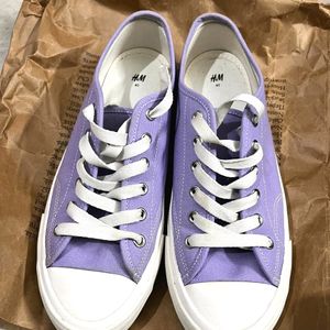 H&M LAVENDER CANVAS SNEAKERS SIZE UK7