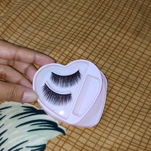 Two Set Of Eye Lashes 😍,Grab It Fast..