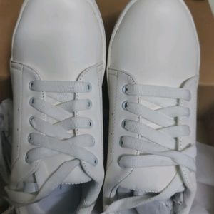 PRICE DROP Women's Sneaker Shoes White