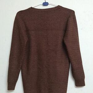 round neck knitted sweater