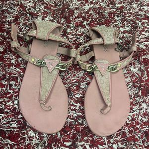 GUESS Sandals🎀