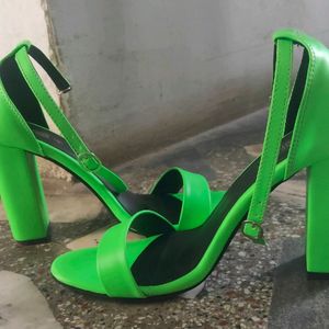 *FREE SHIPPING*. Block Heels