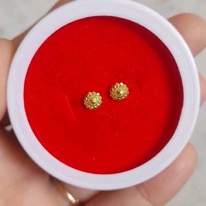 Beautiful New Small Flower Desine Studs