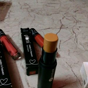 Foundation Lipstick Eyeliner Sparkle Sunscreen