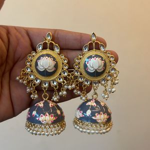 Pearls With Kundan Grey Stylish Jhumka