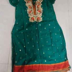 Elegant Green Embroidered Kurti Women