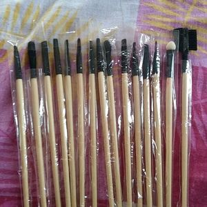 15 Makeup Brushes