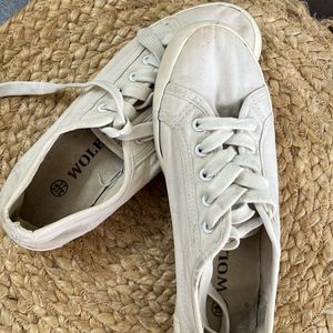 White Sneakers/ Canvas