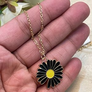 Black Daisy Necklace