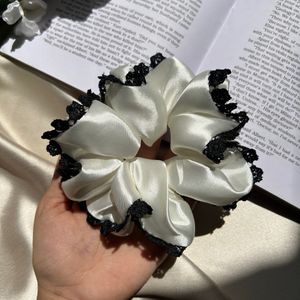 Black & White Lace Scrunchies 😍