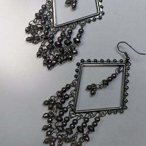 It's Beautiful Earrings,very  Light Weight Looks N