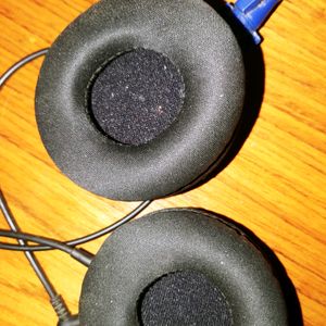 Amazon Basics wired Headphones