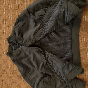 UNIQLO MILLITARY OLIVE GREEN JACKET