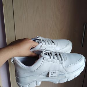 HEEL WHITE SPORTS SHOES ❤️