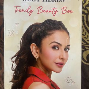 Just Herbs Trendy Beauty Box