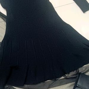 V Neck Black Ribbed Midi Dress