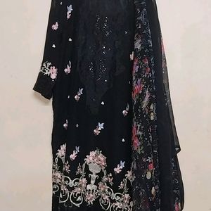 Pakistani Suit In Excellent Condition