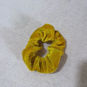 Girls scrunchie in pretty yellow colour 💛