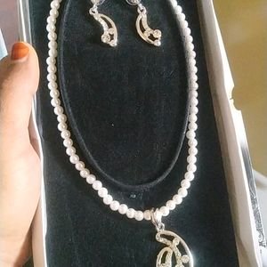 White Pearl Neck Piece