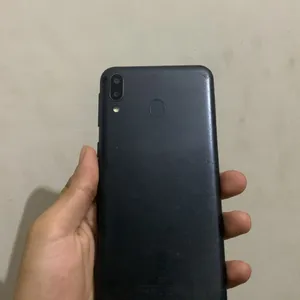 Samsung M20