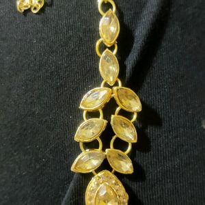 Kundan Jwellery Set - Necklace And Earrings