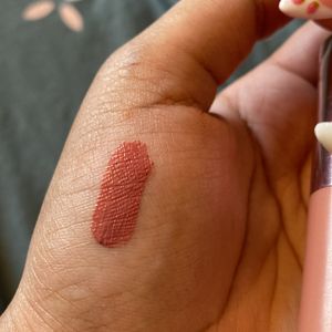 Lakme 9to5 Weightless Mousse Lipstick