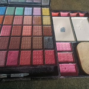 30 Shades Eyeshadow