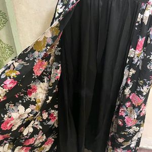 Black maxi dress with round neck and 3/4 sleeves