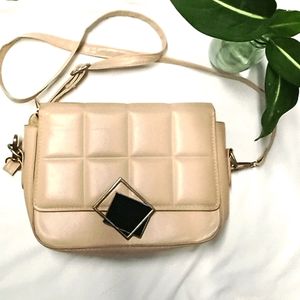 Pretty Nude Slingbag.Pics May Differ In Real.