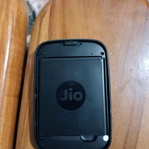 IT IS PORTABLE JIO ROUTER