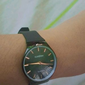 Quartz Black slick watch for women.