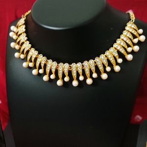 Elegant diamond gold necklace