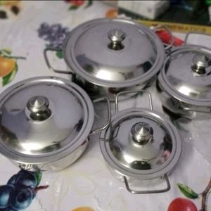 Pack Of 4 Serving Bowl With Steel Lids