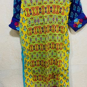 Pakistani Lawn Kurta