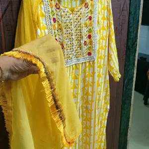 Pakistani Kurta Set With Dupatta