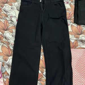 Zara straight high jeans in size 28