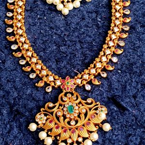 Gowri Neck Set