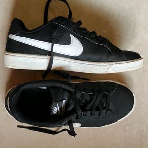 Nike Women Court Royale Sneakers