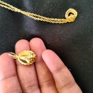Two Neckchains With 3 Lockets